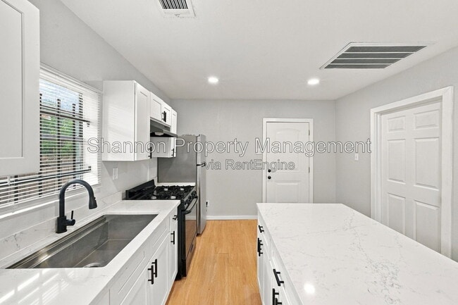 Building Photo - 2903 Burkett St.
