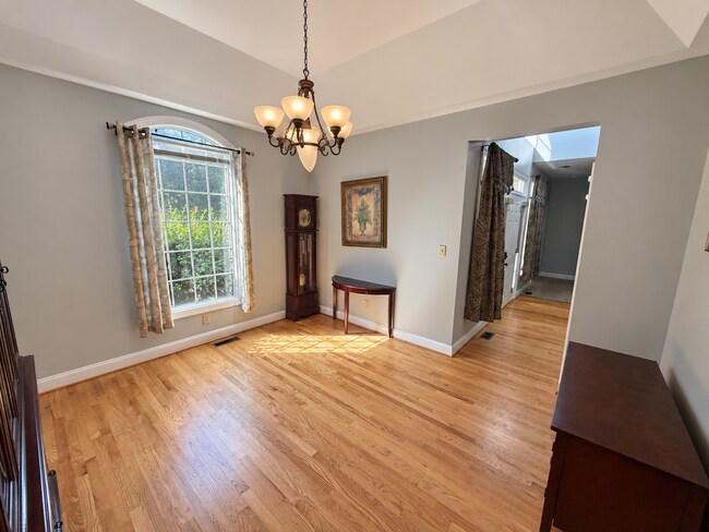 Building Photo - 2040 Webster Grove Dr