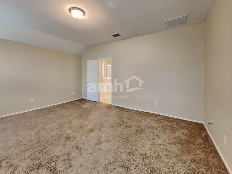 Building Photo - 13321 Evergreen Dr