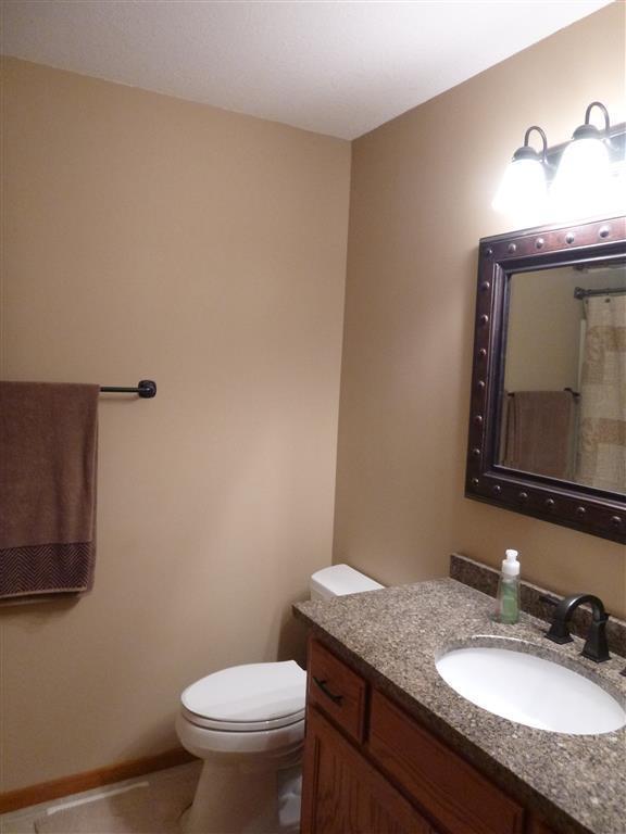 Building Photo - 4Bdrm-3bath Split NW Rochester