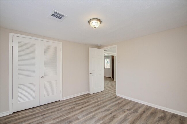 Building Photo - 1051 W Little York Rd