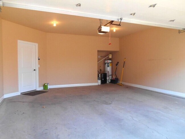 Building Photo - 1177 Northfield Rd