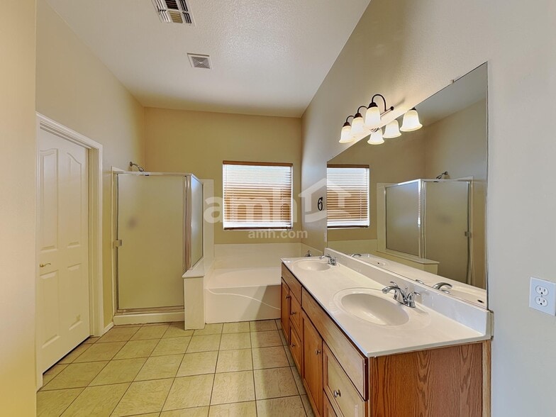 Building Photo - 13544 W Ironwood St