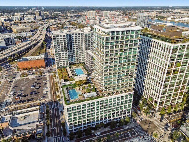 Building Photo - 1000 Water St