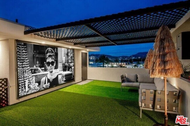 Building Photo - 1002 N Hudson Ave