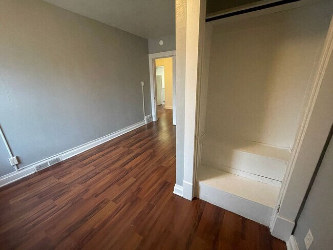 Building Photo - 802-806 Cedar