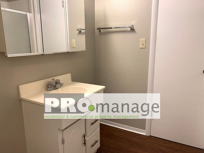 Building Photo - 4 Bed, 2 Bath Home w/ 1 Car Garage - Idaho Falls