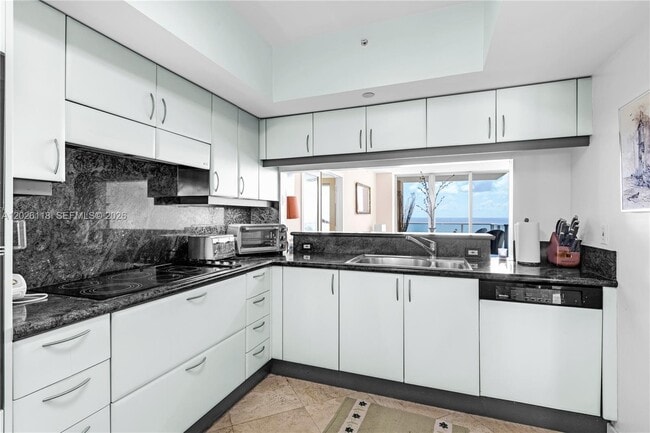 Building Photo - 1455 Ocean Dr