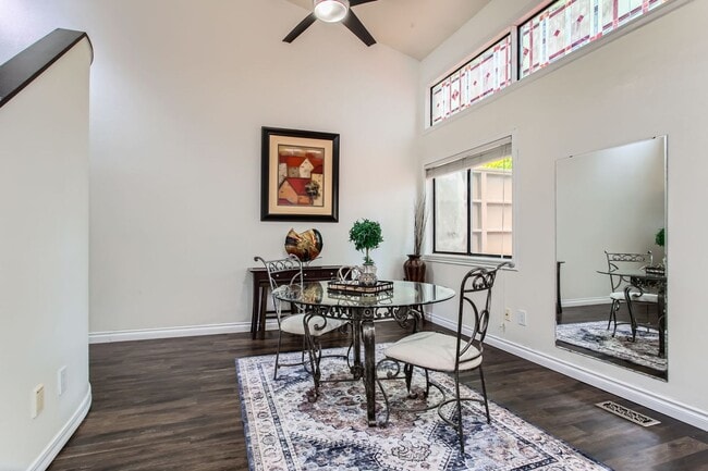 Building Photo - Beautifully Updated 2 Bedroom, 1.5 Bathroom Townhome-Style Condo in Tanasbrook, Near Tanasbourne!