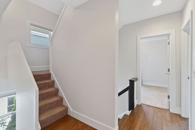 Building Photo - 3739 Hyde Park Ave