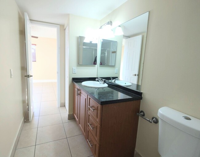 Building Photo - Spacious 2BR in Terrazas Del Sol