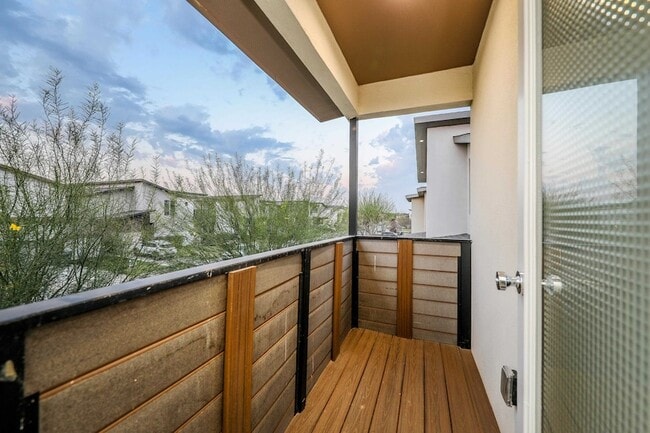 Building Photo - 425 Deer Path Lp