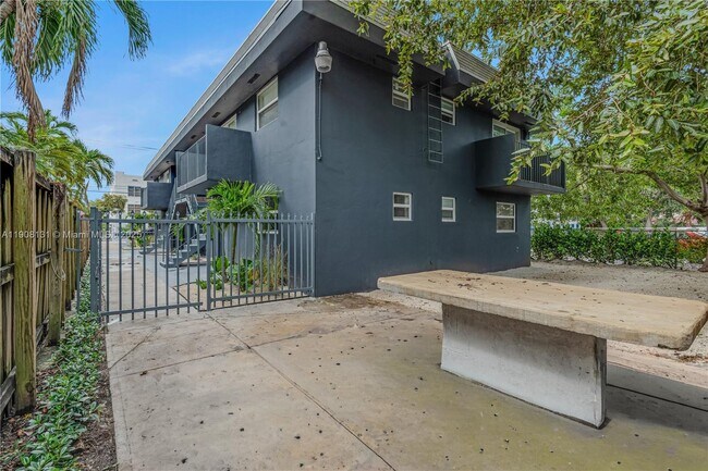 Building Photo - 421 SW 9th St