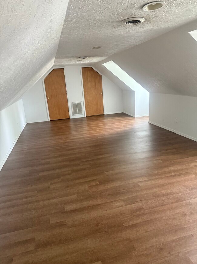 Building Photo - 420 S Stratton St