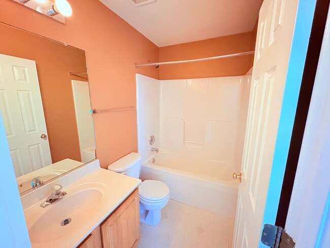 Building Photo - CENTRALLY LOCATED TOWNHOUSE - STAFFORD
