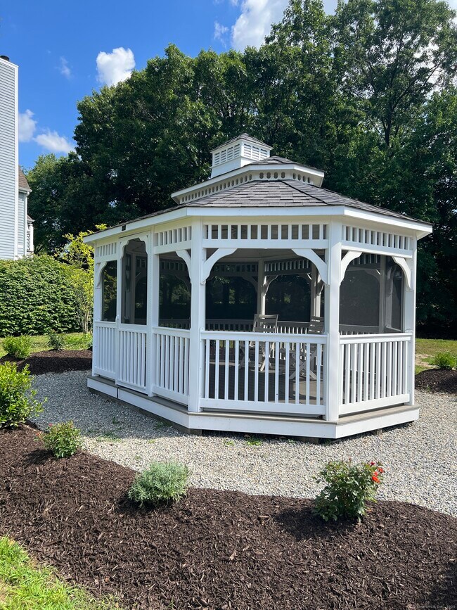 Building Photo - 1623 Old Pond Ln