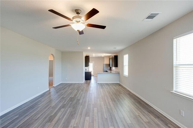 Building Photo - 520 Republic Dr