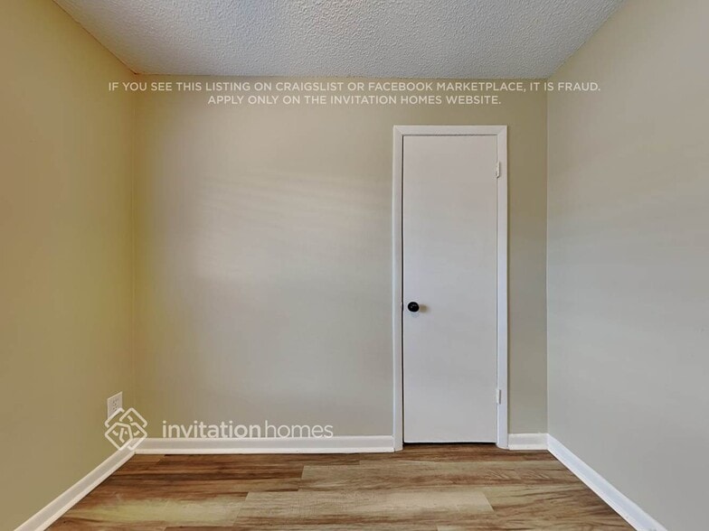 Building Photo - 320 Roosevelt Square