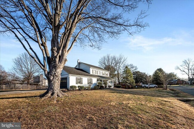 Building Photo - 641 W Country Club Dr