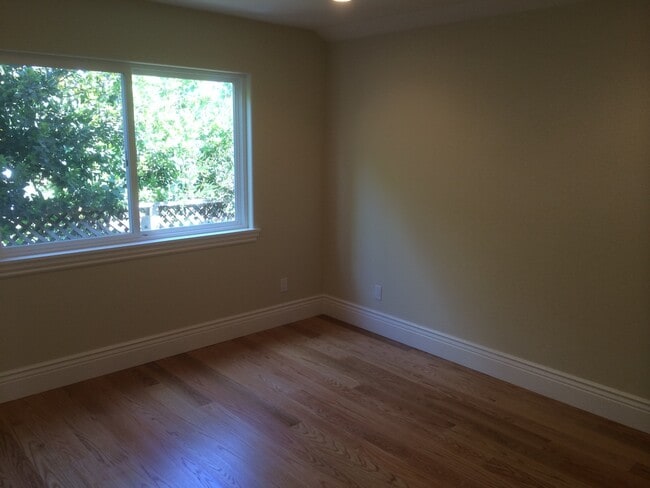 Building Photo - 2 Bed 2 Bath House Downtown Palo Alto in Crescent Park.