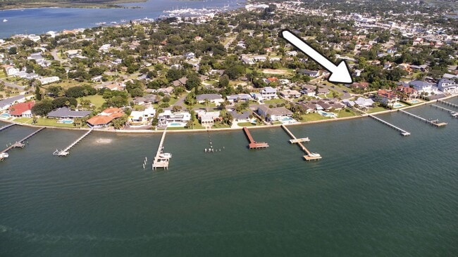 Building Photo - Davis Shore 4/2 Single Family Home