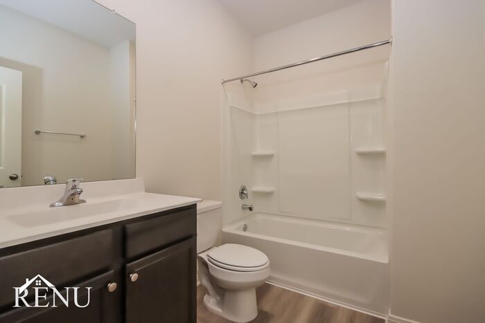 Building Photo - 10458 Sweetwater Creek Dr