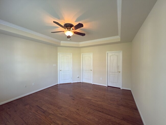 Building Photo - 3 Bedroom, 2.5 Bath, Loft, 2-Car Garage Ho...
