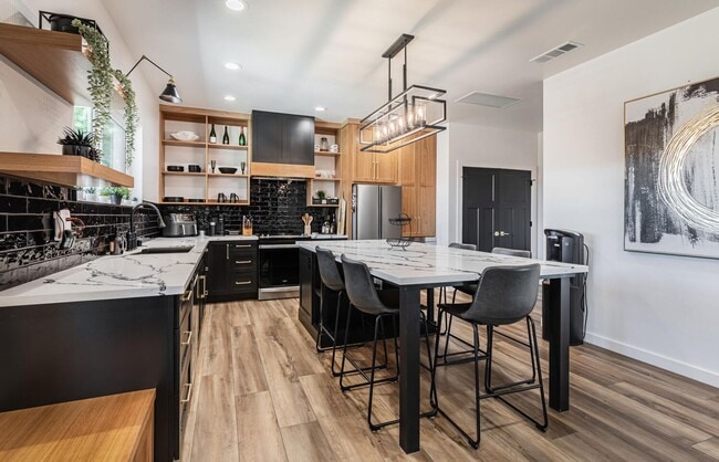 Building Photo - Karin's Kottage-New 2 Bedroom/2 Bath Furnished or Unfurnished Oasis for Lease