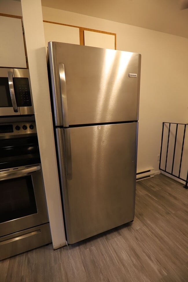 Building Photo - 257 Canby St