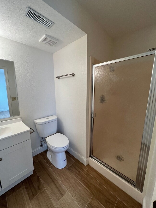 Building Photo - "Charming 2-Bed, 2-Bath Haven in Hollister – Your Perfect Retreat Awaits!"