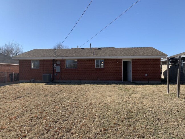 Building Photo - 1108 JANEWAY