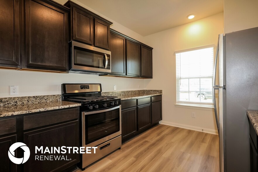 Building Photo - 26805 Steinbeck Dr