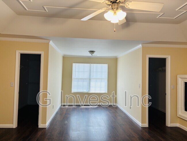 Building Photo - 4995 Upper Elm St