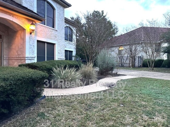 Building Photo - 7 Monarch Oaks Ln