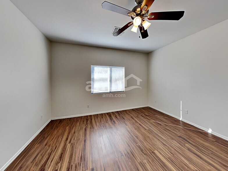 Building Photo - 17285 W Tara Ln