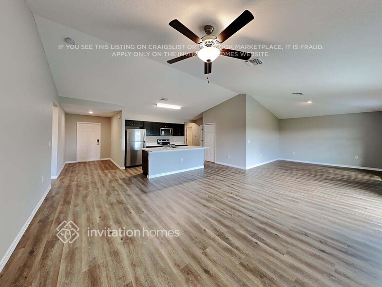 Building Photo - 725 NW Juanita Ct