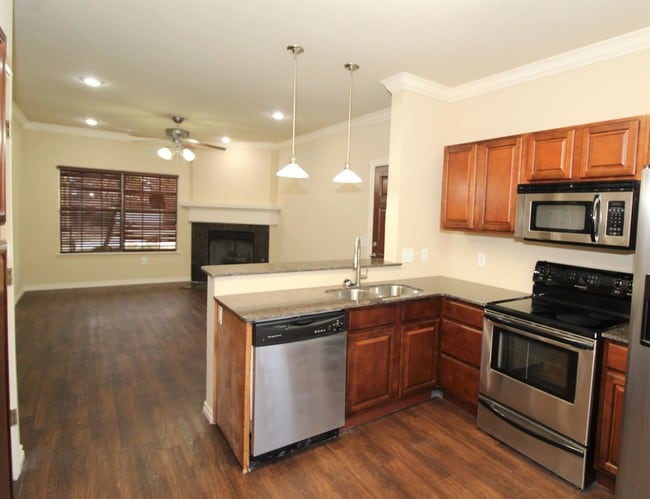 Building Photo - 2556 E Turtle Creek Dr