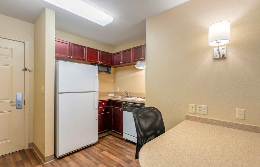 Building Photo - Furnished Studio-Portland - Hillsboro