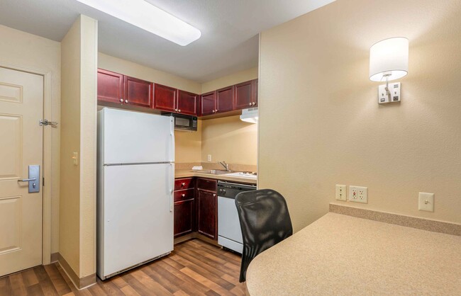 Building Photo - Furnished Studio-Portland - Hillsboro