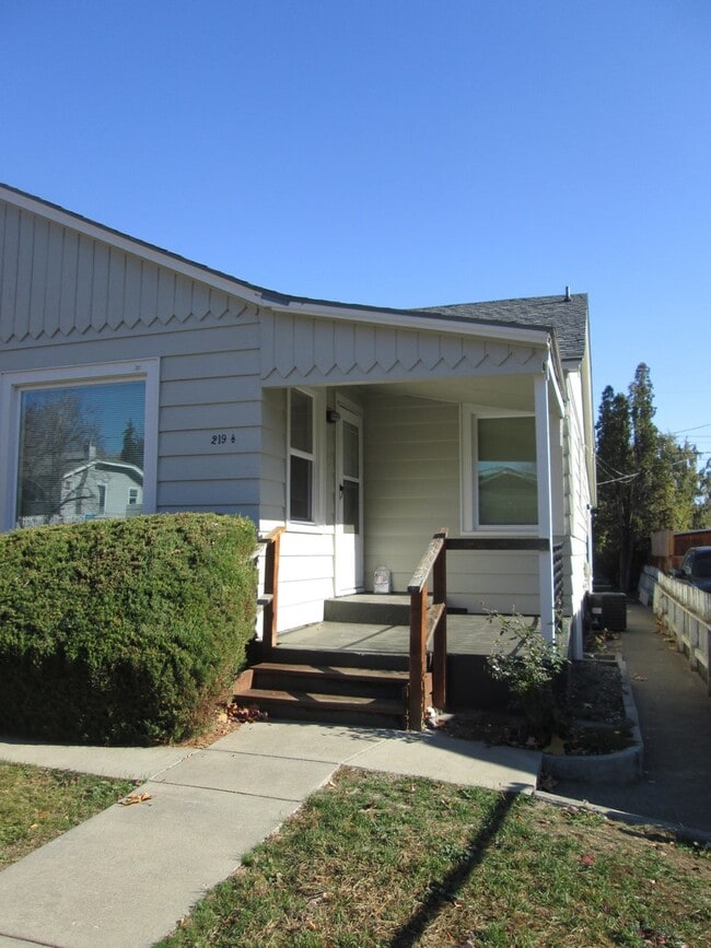 Building Photo - d219