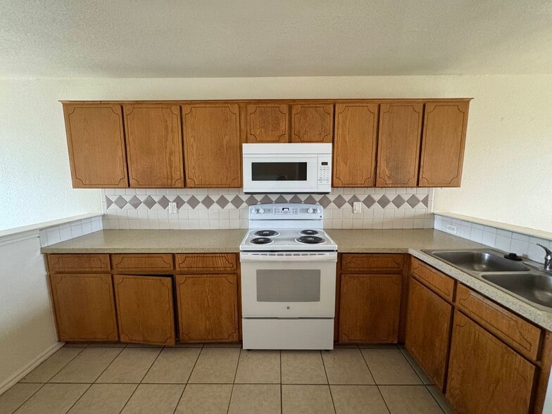 Building Photo - 1300 Dugger Cir