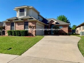 Building Photo - 1829 Carver Dr