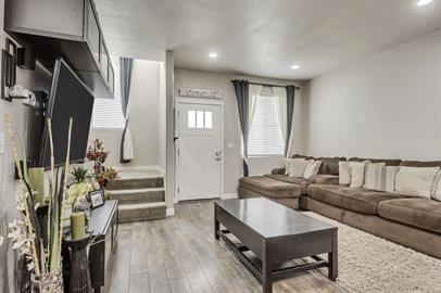 Building Photo - 1109 Emerald Pools Ln