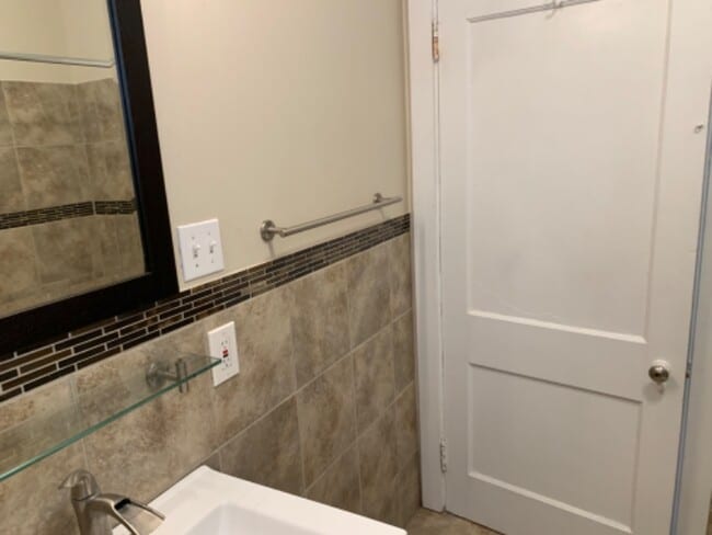 Building Photo - 313 311 Augusta St