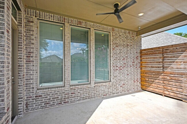 Building Photo - 1438 Oaklawn Dr