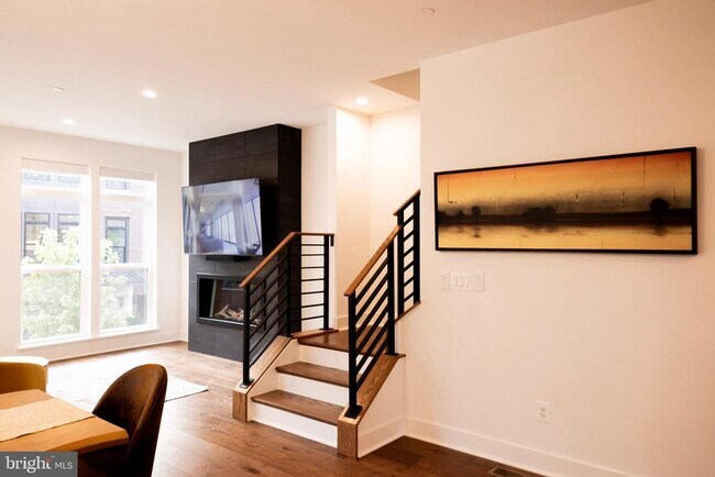 Building Photo - 5343 Zenith Overlook