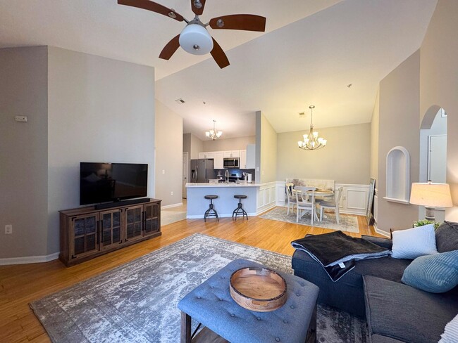 Building Photo - Stunning 3 Bed 2 Bath Condo In Amenity-rich Westchester At Stratford