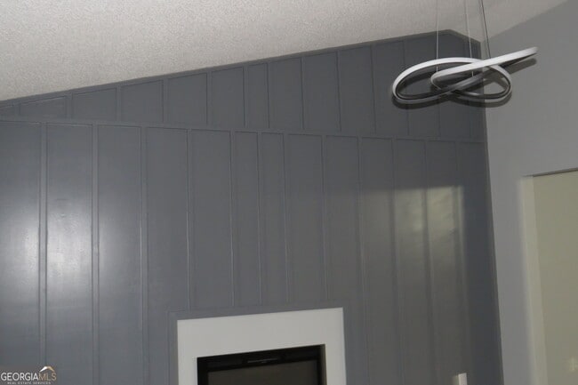 Building Photo - 2060 Bedford Ct