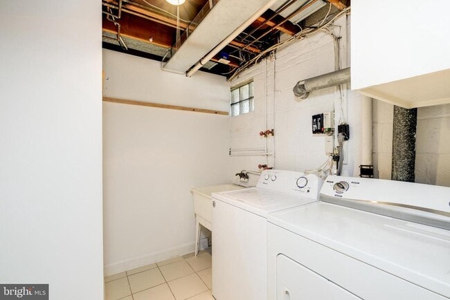 Building Photo - 2900 Linden Ln