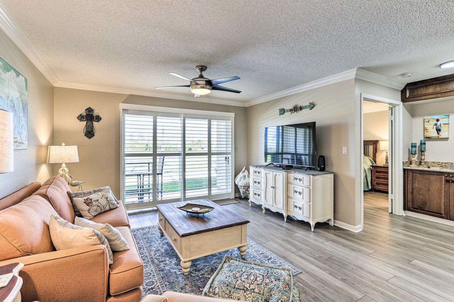 Building Photo - 6141 Bahia Del Mar Blvd S